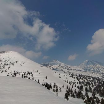 左から硫黄岳、小岳、高田大岳。