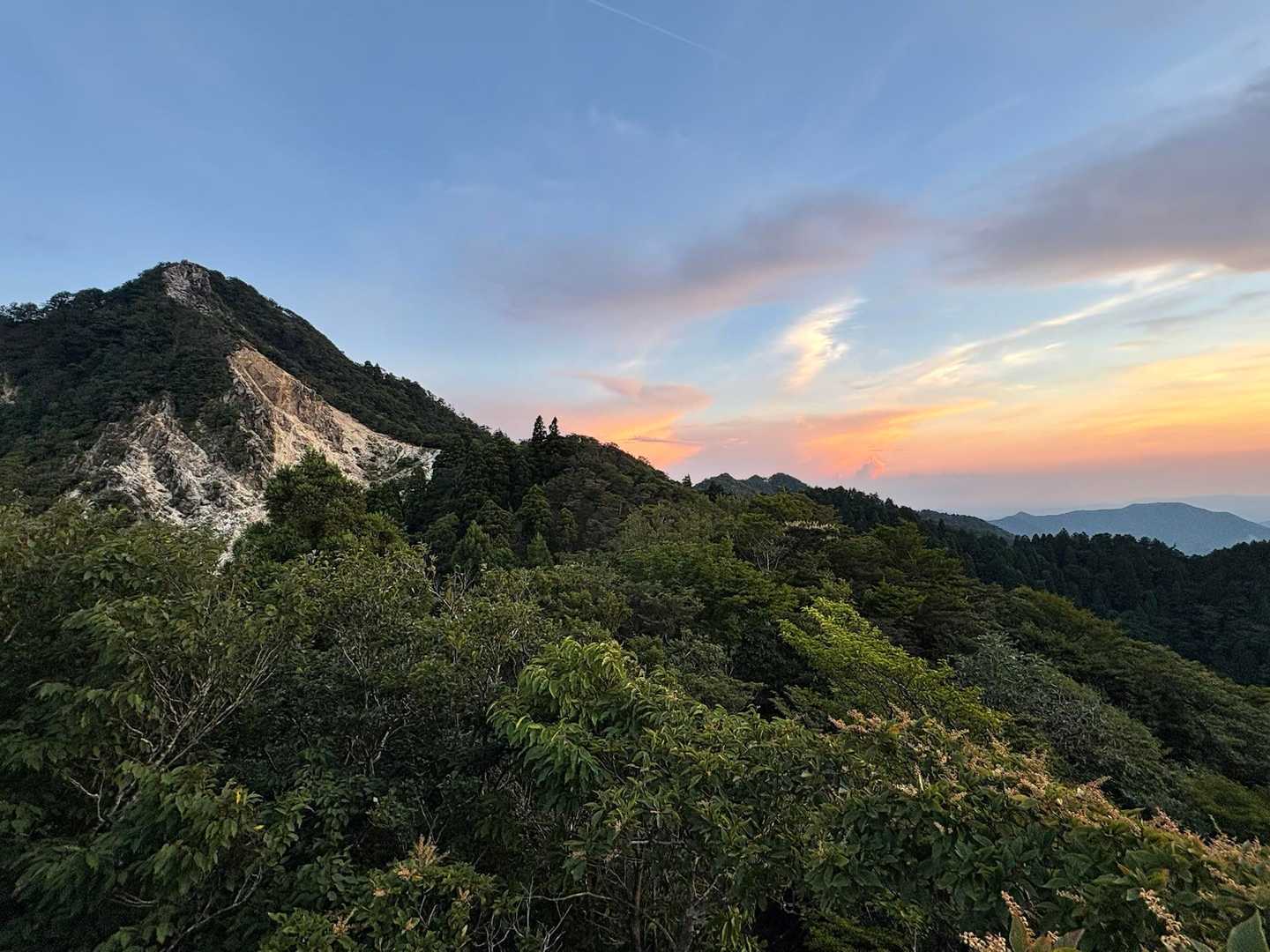 鎌ヶ岳山頂を振り返って