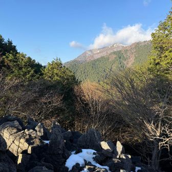 岩場のとこから。
いつもは人いっぱいで休憩しないけど、今日は独り占め✨