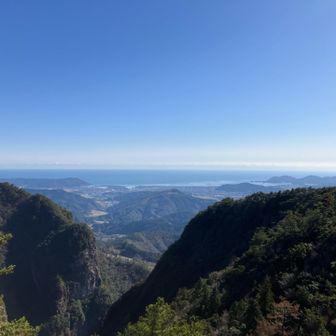雄岳にはかないませんが、景色なかなかよいです。延岡市街がまあまあ見渡せます。