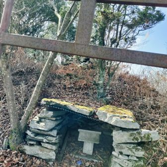 名前がない神社⛩️…後で調べると面木神社でした　これら三神社が一か所に…何故なんだろう　由来までは分かりませんでした。