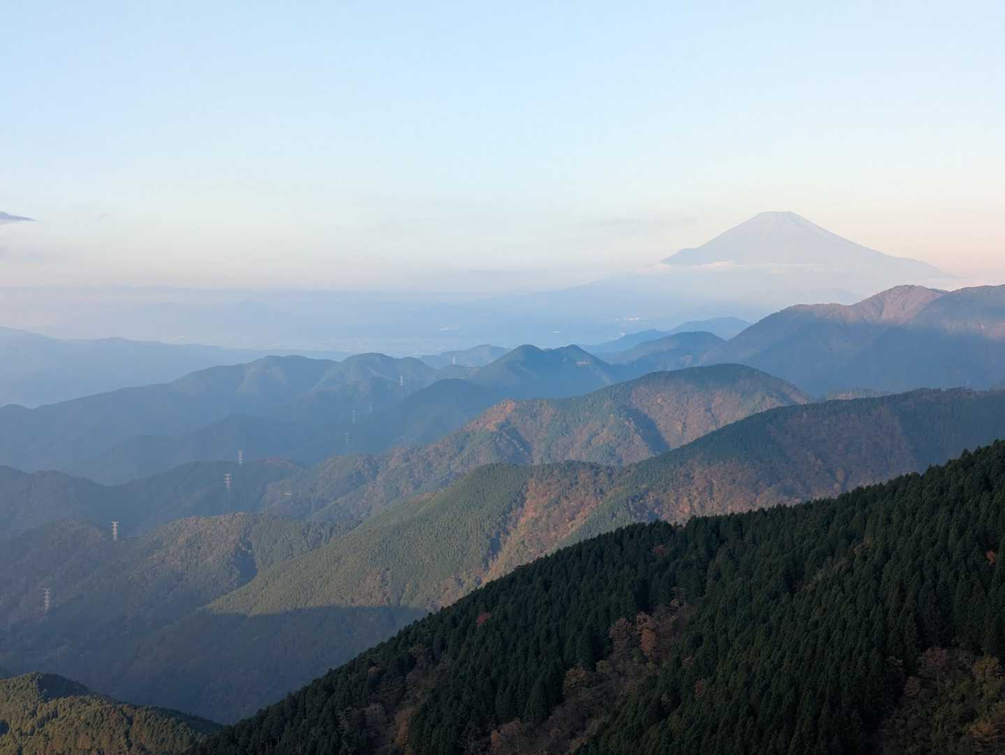 おお、今日も麗しい！山並みも美しい！
