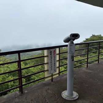 天気が良ければ、磐梯山、那須連山、日光連山、富士山まで見渡せるそうだけど、今日は真っ白🫥