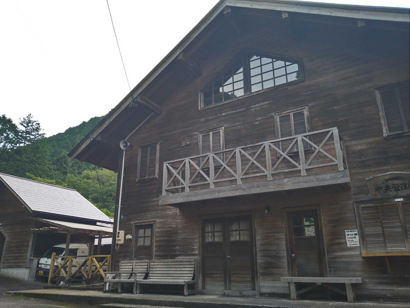 乙女渓谷キャンプ場から
小屋前に駐車料金500円と登山届出してスタートです