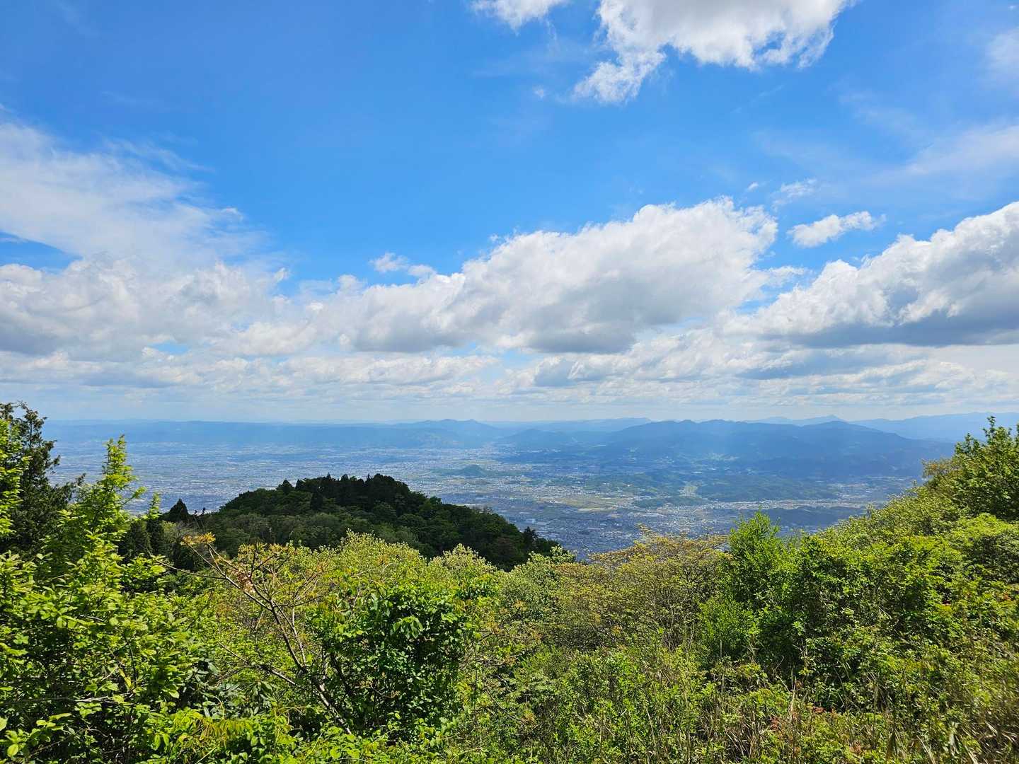 狭い登山道を下山途中に中学校の登山研修に遭遇😂
一般の登山者プラス300人以上の渋滞
なかなか進めず大変でしたが、元気な皆さんと挨拶してなんか楽しめました🤗🍀