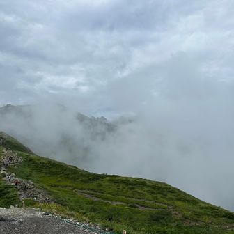 おっ、ガスが少し晴れてきた？