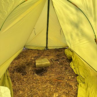 フロアレスで少し高さを稼いでます。