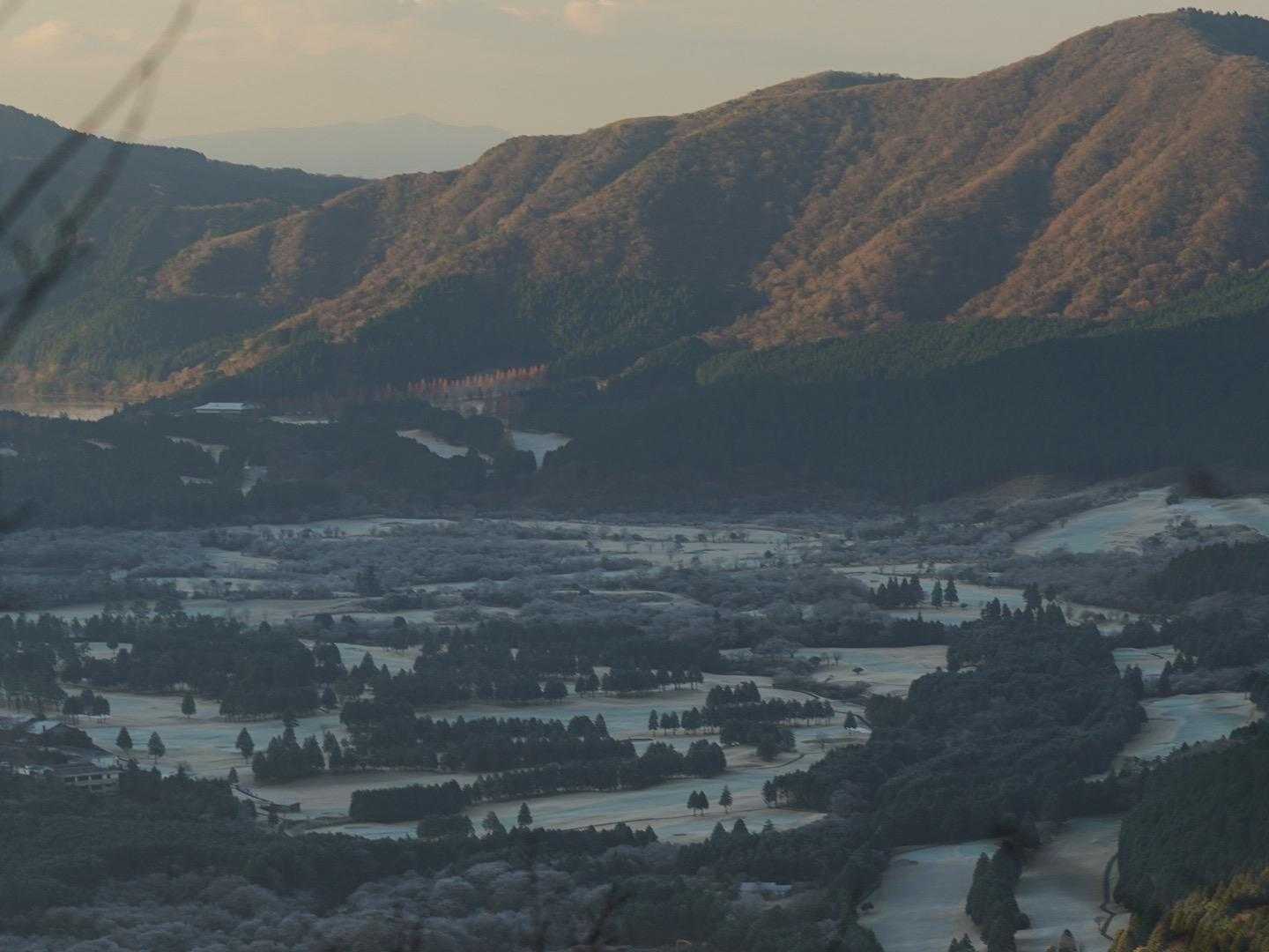 仙石原のゴルフ場
木々には霧氷！！