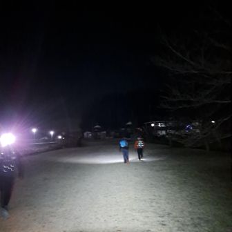 岩瀬駅を5時にスタート☝️

まだ真っ暗、
この辺りはイノシシが出るとのことなのでメンバーが多いのは心強いです


とら吉さんとまーぶさんに差し入れを頂きました、ありがとうございます🙏🙏🙏