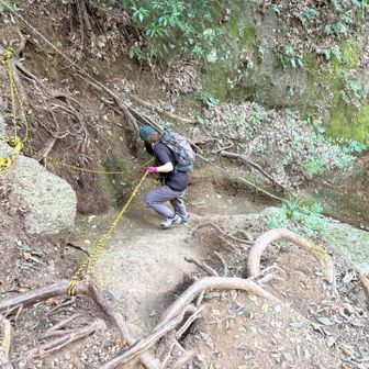 気をつけて降りて登ると