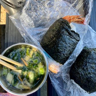 ジャンボ海老フライ茄子味噌のおむすび。