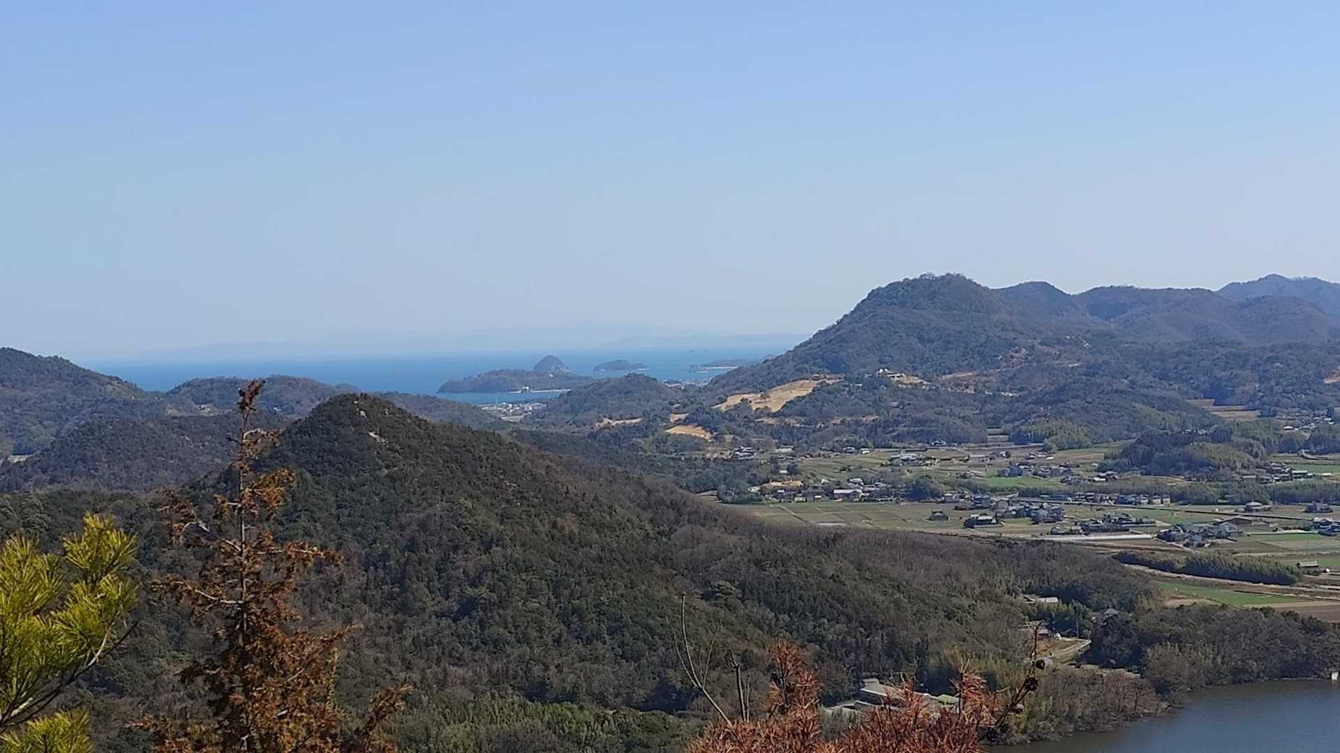 
そして時々開けては見える

故郷、東讃の景色

ちょっとくすぐったいような、
誇らしいような、、
