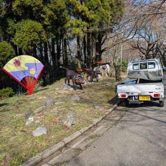 国見山を過ぎて富山県小矢部市側に入ると整備状況が良くなったような感じで雰囲気が明るくなります。草刈り作業、ご苦労様です。
