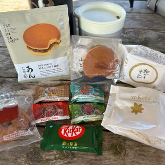 「山どら」は先週の岩石山への道中で寄った道の駅で購入したもの。「粒あんに合う珈琲」との相性はバッチリでした👍