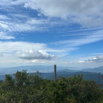 古処山山頂のちょい先の岩場をロープで登ったらいい景色が待ってました。