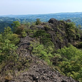 なかなかの崖っぷりです