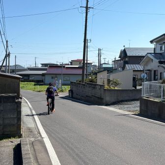 ココで、アシスト付きMTBでみちのく潮風トレイルをチャレンジしようとしているおやっさんと立ち話😊
階上岳は北上ルートで成功したそうで、今日は登山口付近、例のジェラート屋さんから再開とのこと👋