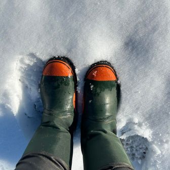 今日はスパイク付き長靴スタイルで🥾