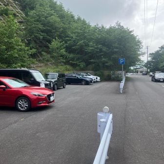 武平トンネル東側駐車場🅿️まで無事に戻って来ました😮‍💨
まだ駐車場は余裕が有りました。