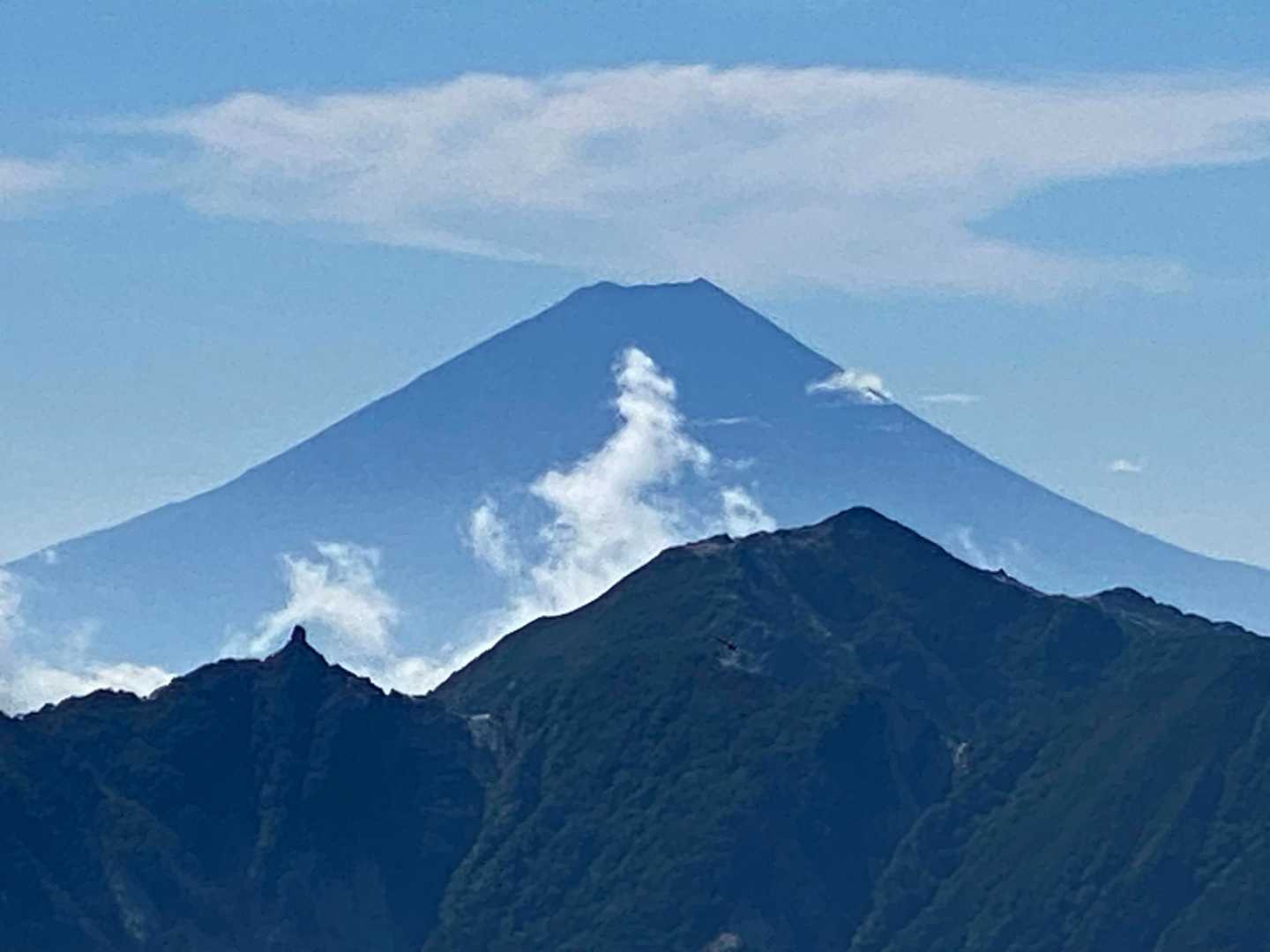 オベリスクと富士山