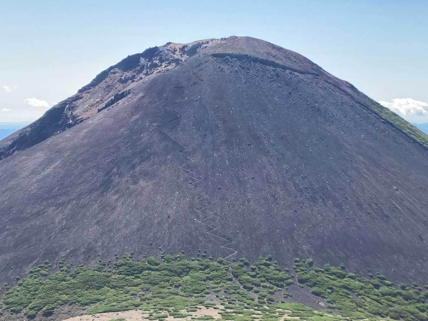 阿寒富士⛰️ちょっとアップで！
左手に、登ったジグザグ登山道！