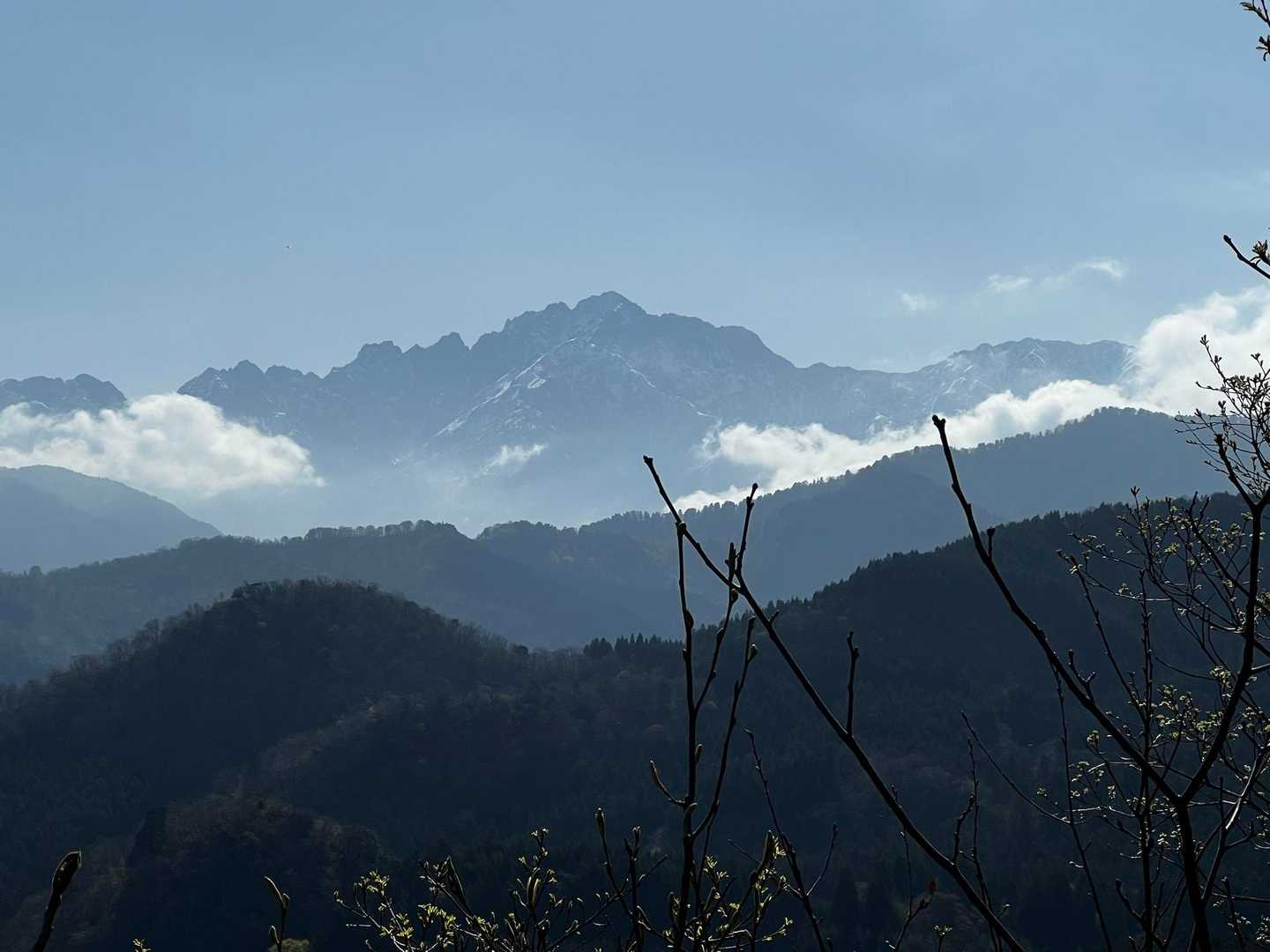 城ヶ平山 | 大岩山日石寺の渓谷から登り、剱岳と富山平野を独占する贅沢な里山巡りの写真