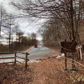 お疲れ様です。登山口に到着です。この後駐車場まで100mほど歩きます。駐車場には3~4台ほどの車が停まっていました。