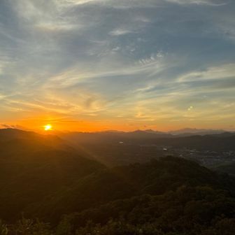 山頂到着！
日の出には間に合わず少し覗いちゃってます