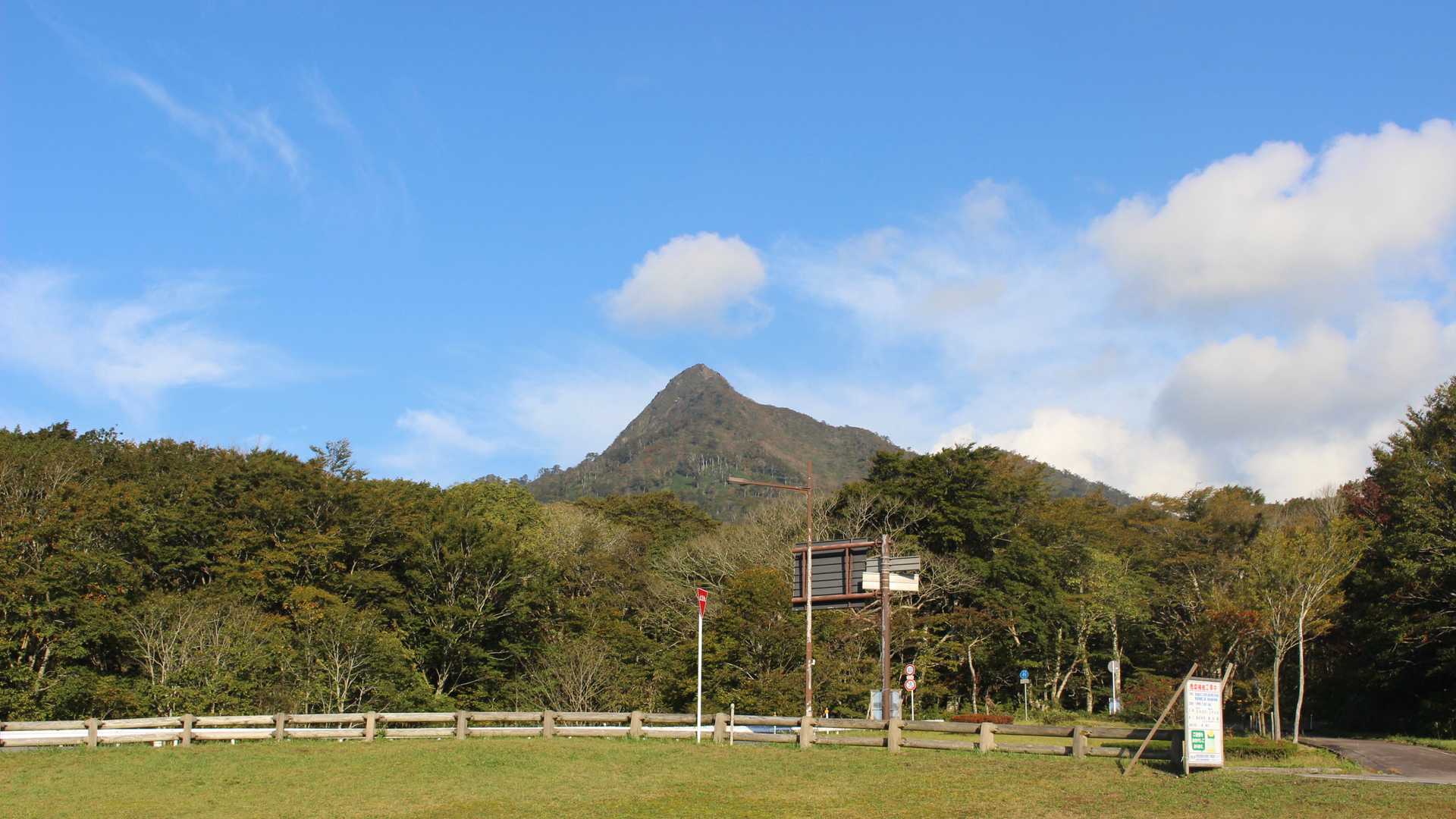そこから見る烏ヶ山。
天気も良くて、いい感じです。