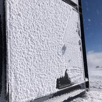 霧ヶ峰・車山・大笹峰 気象台の壁
