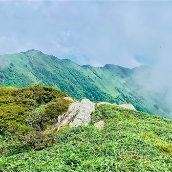 ちち山から平家平の稜線も楽しそうです😄。