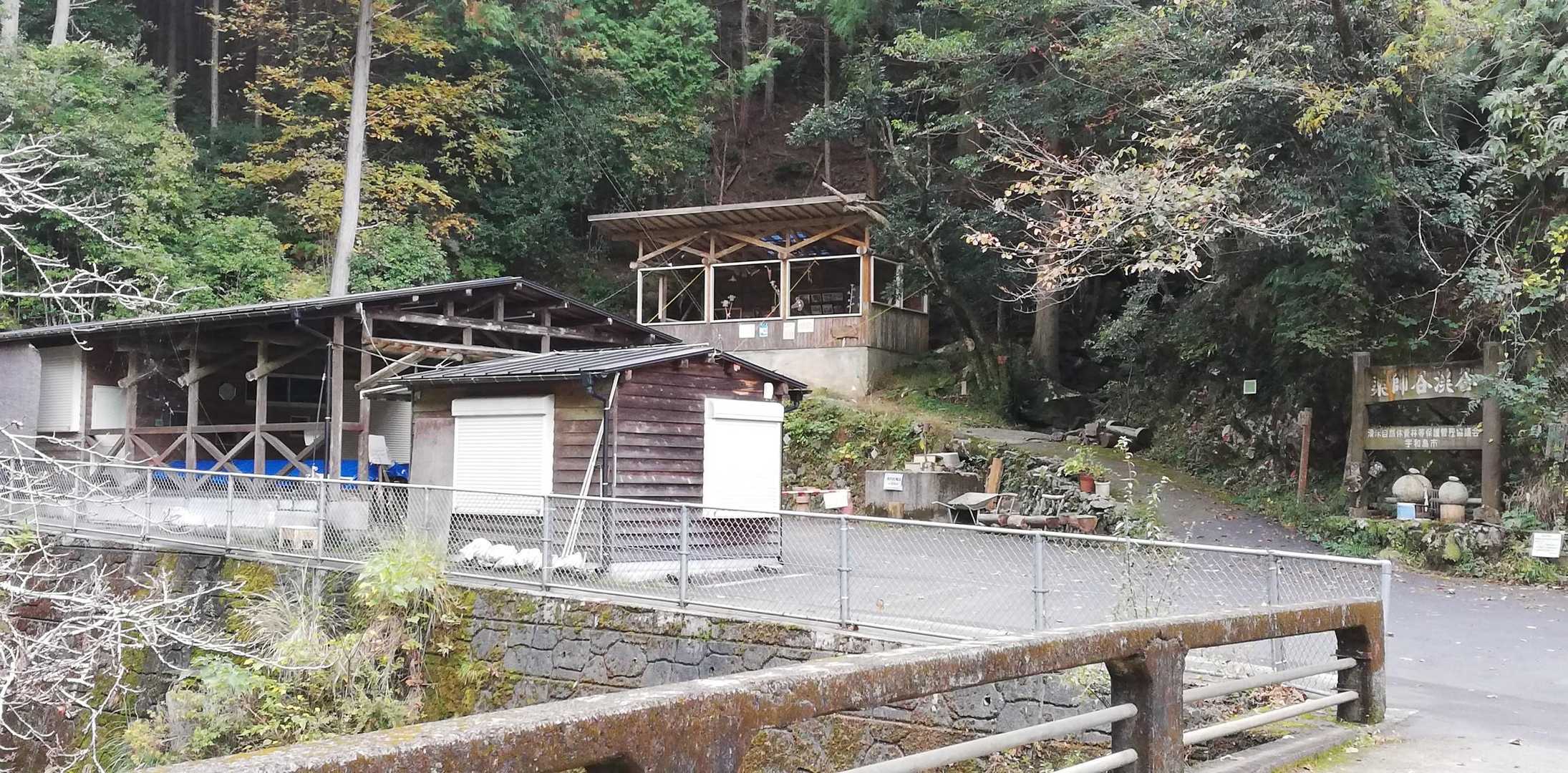 誰も居ない😱駐車を迷ってまた下まで停めに降りた。