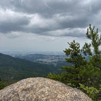 この岩がてっぺん🪨
狭くて1人ずつしか登れなさそう