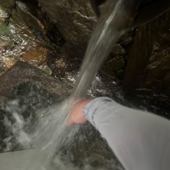 冷た〜い！　生き返る〜🖐🏻💦

水量多い🙌🏻🙆🏻　最高😉
