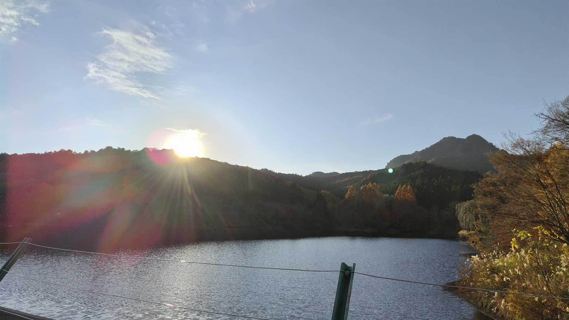 夕日がダムを照らして綺麗でした✨