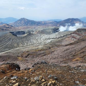 阿蘇山・高岳・根子岳 尾根を沿ってずっとこんないい景色だ。
