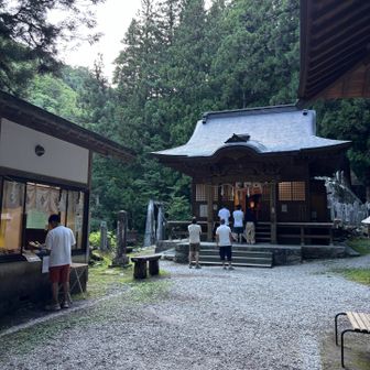 この時間は参拝賑やか⛩️✨
無事に下山させて頂き
有難う御座いました😃