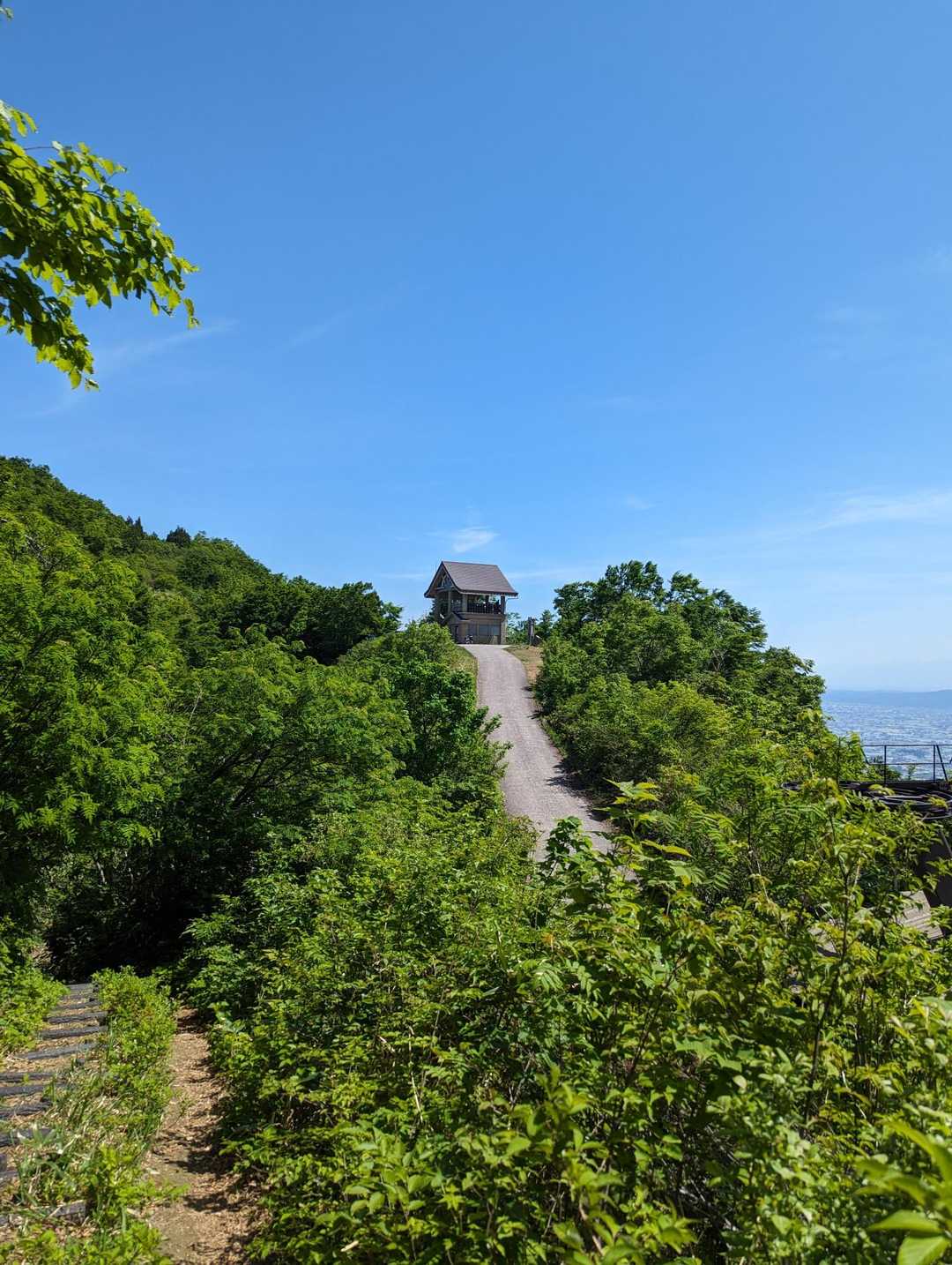 奥医王山への階段から
振り返ってヒュッテを🤳