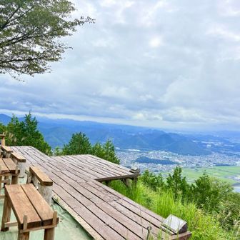 山頂デッキから、美濃市の街並みや山々を眺めてお昼タイムです。のーんびりできました。😊