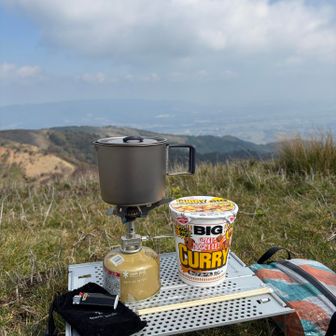 取り敢えず、絶景を眺めながら昼飯