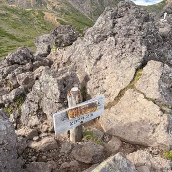 ルートを間違えながらも、なんとか摩利支天山頂に！