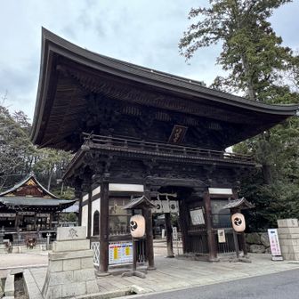 八幡宮の三門