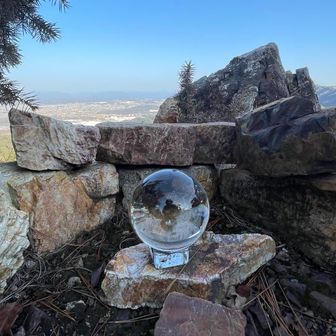 水晶だ🔮⁉️
なんか写ってるかな？