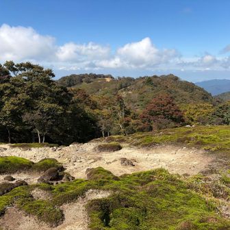 遠く中央に見えるハゲた部分が目的地の銚子
名前に山とか岳とかすらつかないザコキャラ