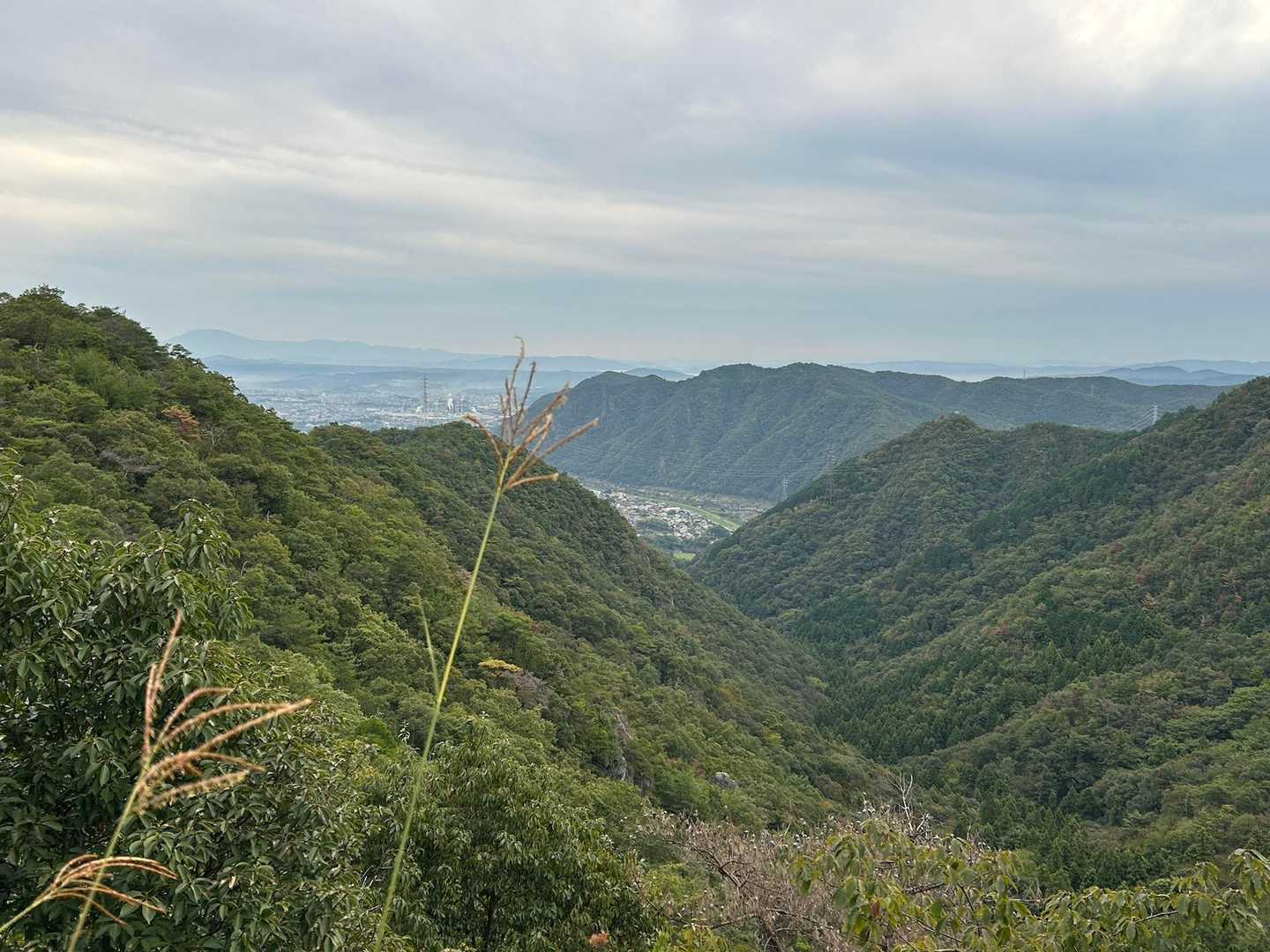 ふたつの尾根に挟まれて
