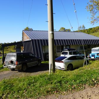 菅平牧場管理事務所横に出てきた。
ここから先は舗装路だ。