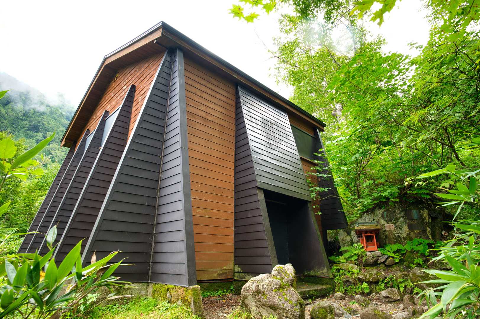 扇沢バス停-針ノ木峠-蓮華岳-針ノ木岳-スバリ岳-赤沢岳- 縦走コースの写真
