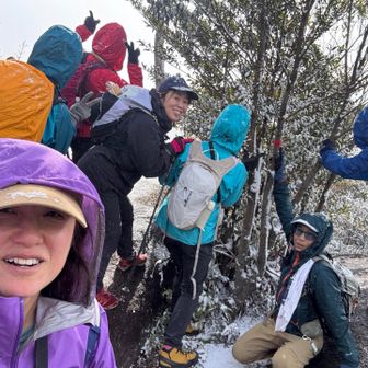 三剣山でパシャリ📷

姉さんの「協調性大事‼️」を聞いて半身だけになるのが、あまのじゃくAB型の私です🤭