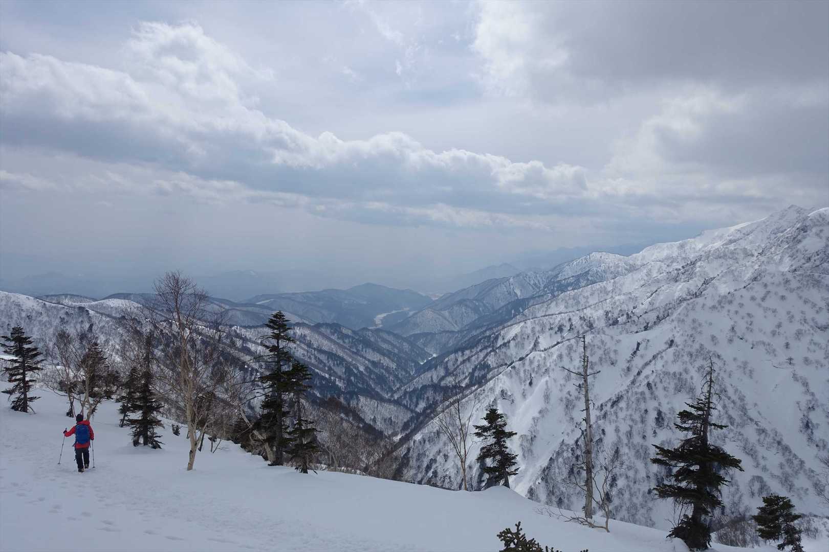 二ノ背髪-小遠見山-五竜登山口-中遠見山-大遠見山-地蔵の 縦走コースの写真