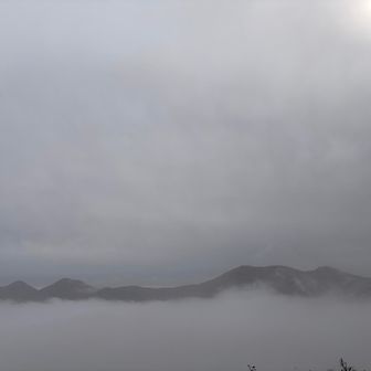 ユーフン山からは雲海上の朝日主稜線
幻想的✨